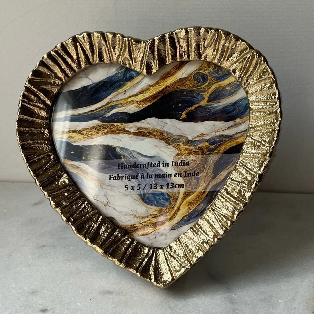GOLD HEART SHAPED PHOTO FRAME 5x5” FREE STANDING (NEW) metal texture frame